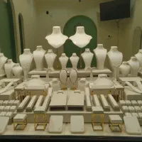 ساخت دکور طلاو جواهر/ مانکن طلاو ویترین طلا فروشی|خدمات پیشه و مهارت|تهران, انبار نفت|دیوار