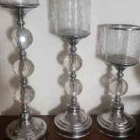 سه عدد شمعدان
