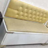 پاف و میز ناخن و آینه میکاپ و پایه یشوار