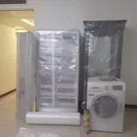کارگر خالی حمل بار سنگین و جابجایی اثاثیه منزل