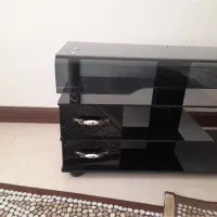 میز شیشه‌ای تلویزیون