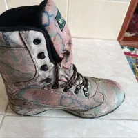 پوتین|کیف، کفش، کمربند|کردکوی, |دیوار