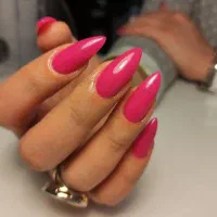 آموزش تخصصی و خدمات کاشت ناخن