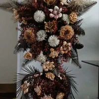 گل مصنوعی کنار سالنی