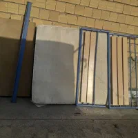 یک عدد تخت خواب ۲ نفره با تشک