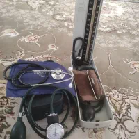 دو عدد دستگاه فشار خون سالم و تمیز