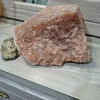 سنگ نمک صورتی