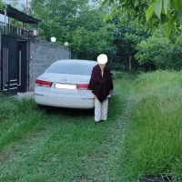 فروش-زمین-بسیار-مناسب-ساخت-ویلا-با-یک-کلبه-سوییسی