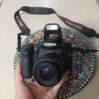 دوربین کنون50d ولنز وباطری شارژر سالم و عالی