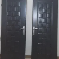 دو عدد درب چوبی کارکرده