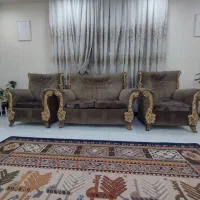 فروش مبل 7نفره سلطنتی .پارچه مخمل قهوه ای وطرح دار