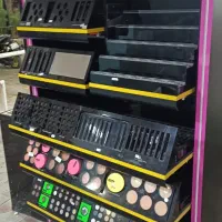 استند محصولات  آرایشی