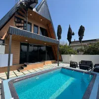 کلبه سوئیسی ارامش پلاک یک جنگل