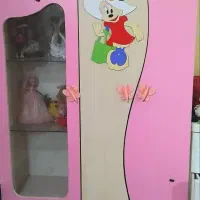 کمد دخترانه با ویترین و سه کشو جادار