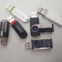 فلش 4 و 8 گیگ سالم|قطعات و لوازم جانبی رایانه|قم, باجک دو|دیوار