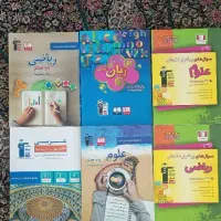 تعدادی کتاب کمک درسی قلم چی پایه هفتم