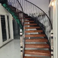 ساخت انواع پله های گِرد،مُعلق و...در غرب کشور