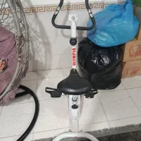 دوچرخه ورزشی ثابت خانگی  و یه دراز نشست