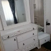 یک دست مبل در حد و تخت خواب و میز ارایش سالم|مبلمان خانگی و میز عسلی|رشت, آب و برق|دیوار