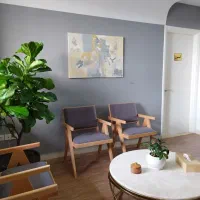 استخدام اپراتور لیزر در مطب پزشک