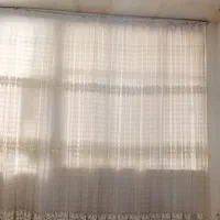 پرده بزرگ سفیدرنگ