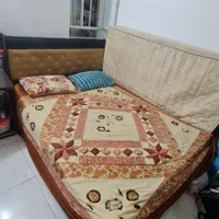 تخت خواب دو نفره فلزی همرا تشک و رو تختی