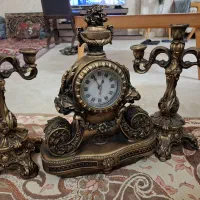 ساعت و شمعدون