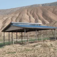 کارگر ساده و ماهر جوشکاری بالارو اسکلت سقف پوشش