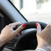 آموزش تضمینی رانندگی ویژه خانم‌ها توسط مربی خانم