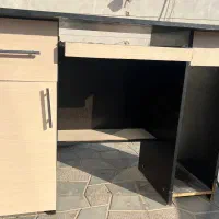 میز تحریر و کامپیوتر