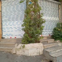 مغازه نزدیک خیابان اصلی
