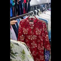 پیراهن های هاوایی مردانه در فروشگاه بزرگ استوک