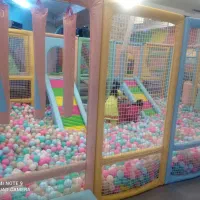 خانه بازی طبقه بالای مجتمع نعیم