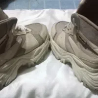 چندعددکفش اسپورت و چرمی