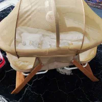 گهواره کنار تخت تاشو و مسافرتی