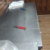 تعدادی وسایل ساندویچی|کولر آبی|رباط‌کریم, رباط‌کریم|دیوار