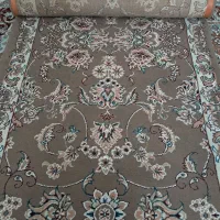 کنار فرش گردویی