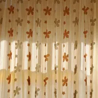 پرده و روبالشتی