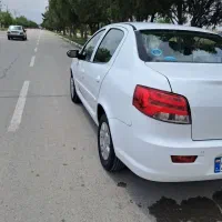 خودرو رانا بی رنگ