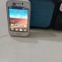 گوشی سامسونگ و اسپیکر