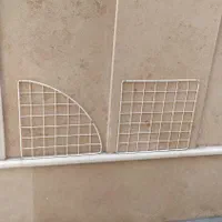 ۱۶ عدد قفسه فلزی مشبک سفید رنگ|کتابخانه، شلف، قفسه‌های دیواری|تهران, نارمک|دیوار