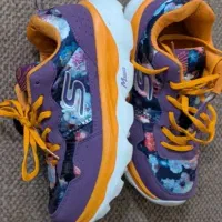 کتری قوری و کفش اسکیچرز