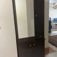 جاکفشی و جا لباسی ایستاده