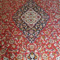 فرش ۱۲ متری قدیمی ضخیم .یه گوشه پارگی داره