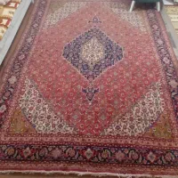 فرش دست بافت پشم فقط یه پاره گی جزئ دارد