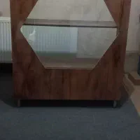 ویترین  چوبی درحدنو برای مغازه وتعدادی سطل نو