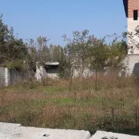 یک قطعه زمین چهار دیواری شده به متراژ 200 متر