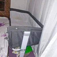 تخت کنار مادر