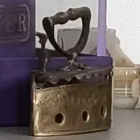 اتو ذغالی قدیمی