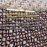 چند عدد گردنبد و دستبند